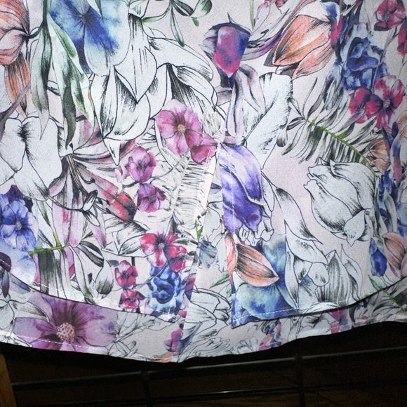 Cute Size 8 Top. MUST BE BUNDLED. (T) - Picture 6 of 7